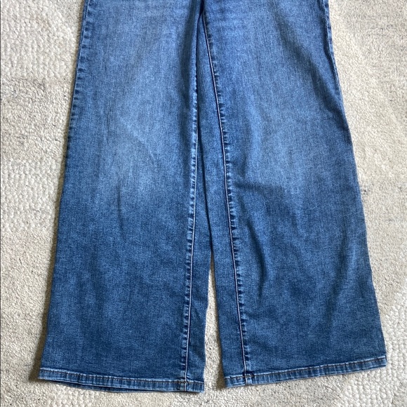 Banana Republic Wide-Leg Jeans - Picture 4 of 12